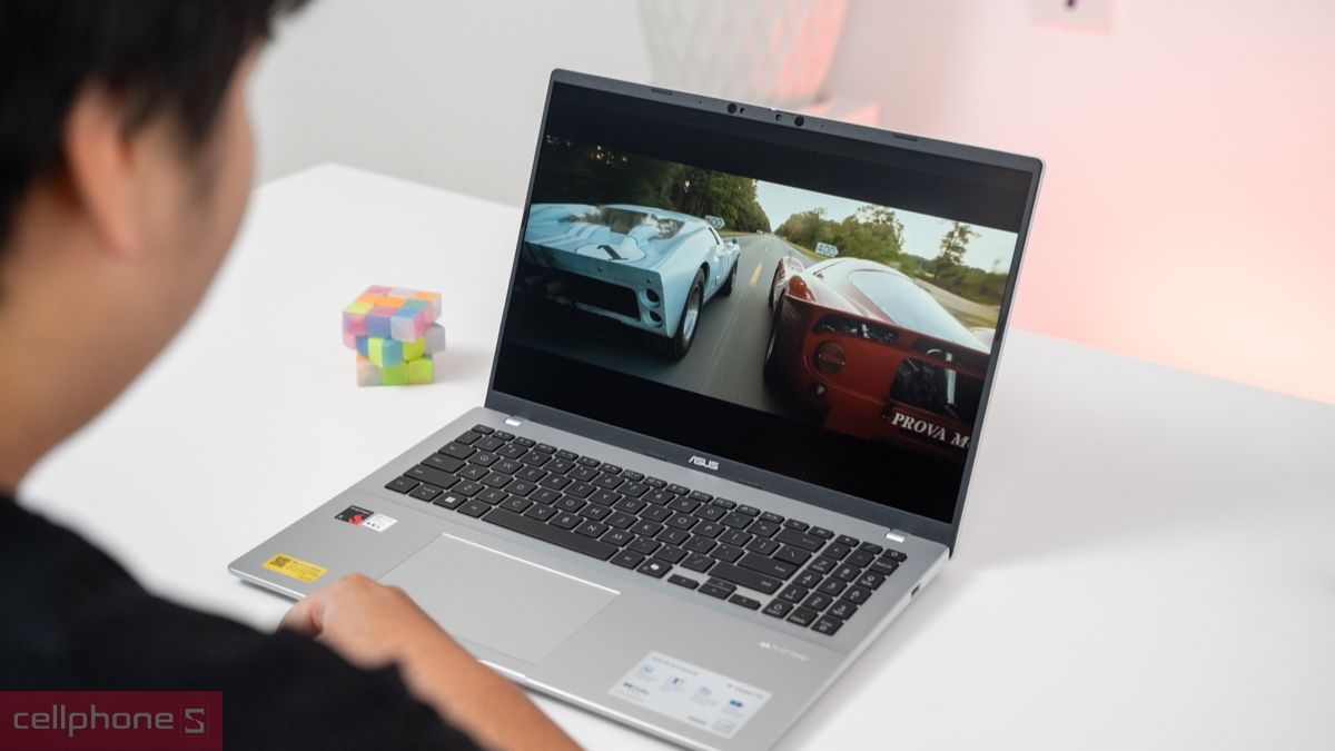 Asus Vivobook có tần số quét 60Hz