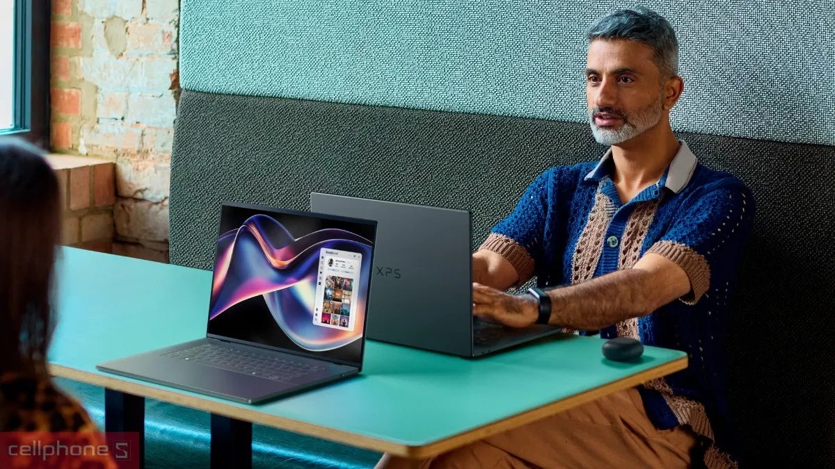 Dell XPS trang bị tấm nền sắc nét, hỗ trợ hiển thị màu chuẩn xác