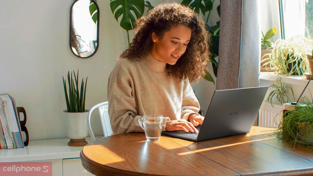 Dell XPS hỗ trợ sạc nhanh qua cổng Type-C tiện lợi
