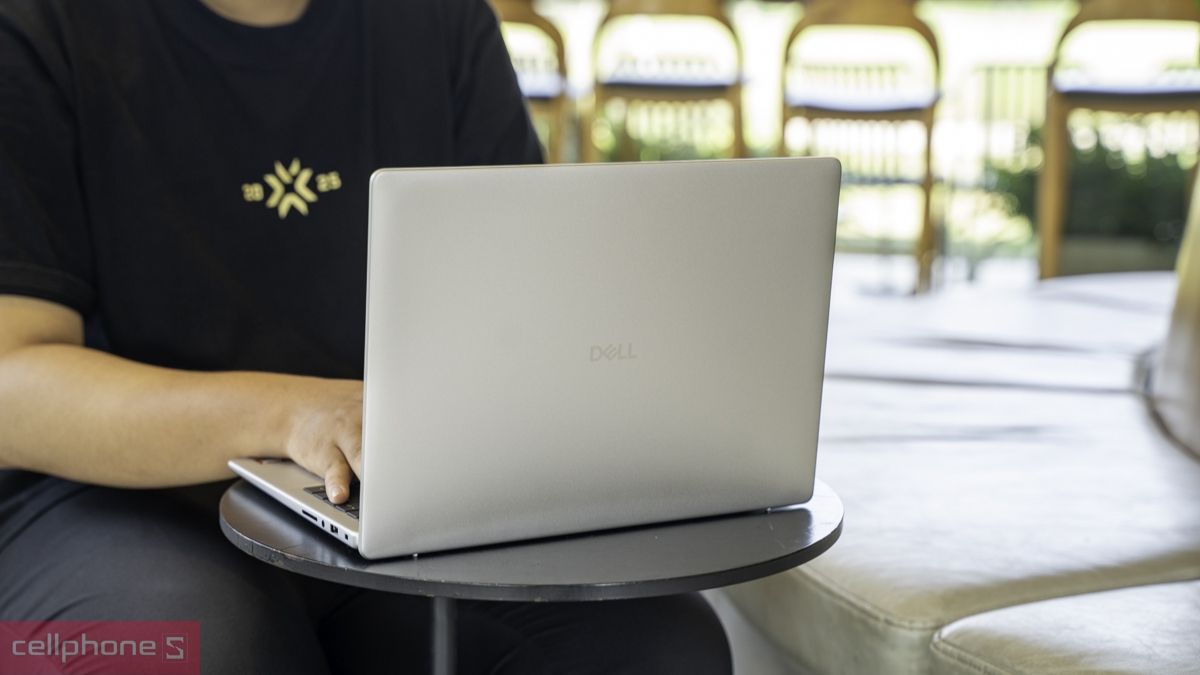 Laptop Dell với kích thước 14 inch