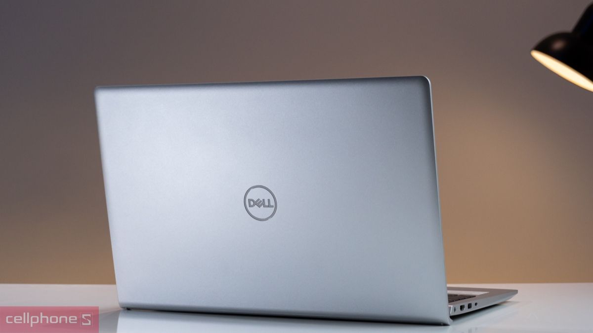 Laptop Dell với kích thước 15 inch