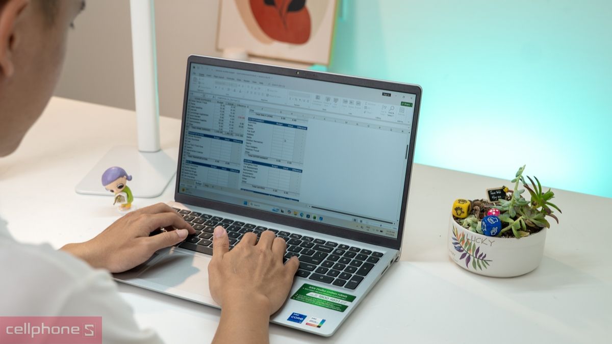 Laptop Dell có dung lượng pin cao