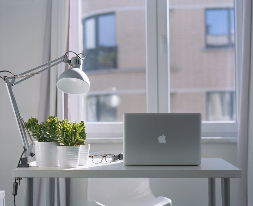 Nên mua laptop văn phòng hiệu gì?