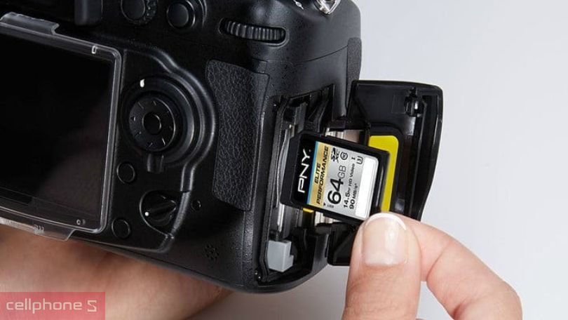 Sử dụng đúng loại thẻ nhớ dành riêng cho máy ảnh mirrorless Sử dụng đúng loại thẻ nhớ dành riêng cho máy ảnh mirrorless