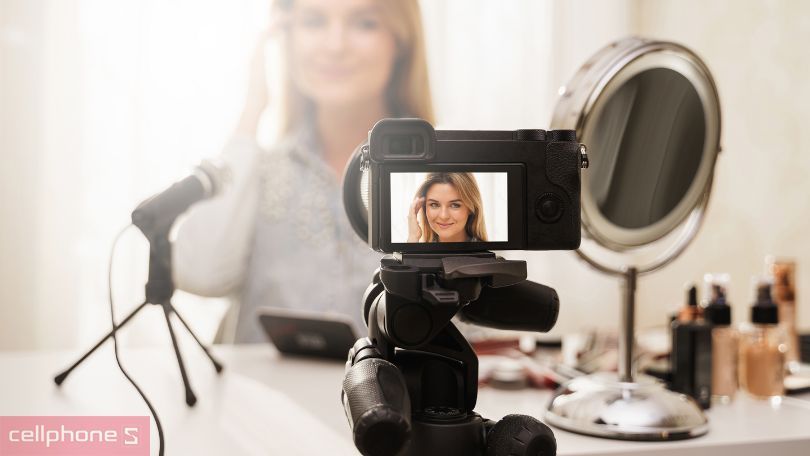 Máy ảnh mirrorless có chất lượng hình ảnh sắc nét, màu sắc chân thực Máy ảnh mirrorless có chất lượng hình ảnh sắc nét, màu sắc chân thực