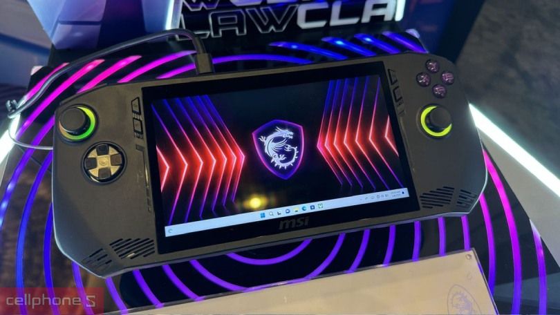 MSI Claw hiệu năng mạnh mẽ, thoải mái sử dụng không lo về pin