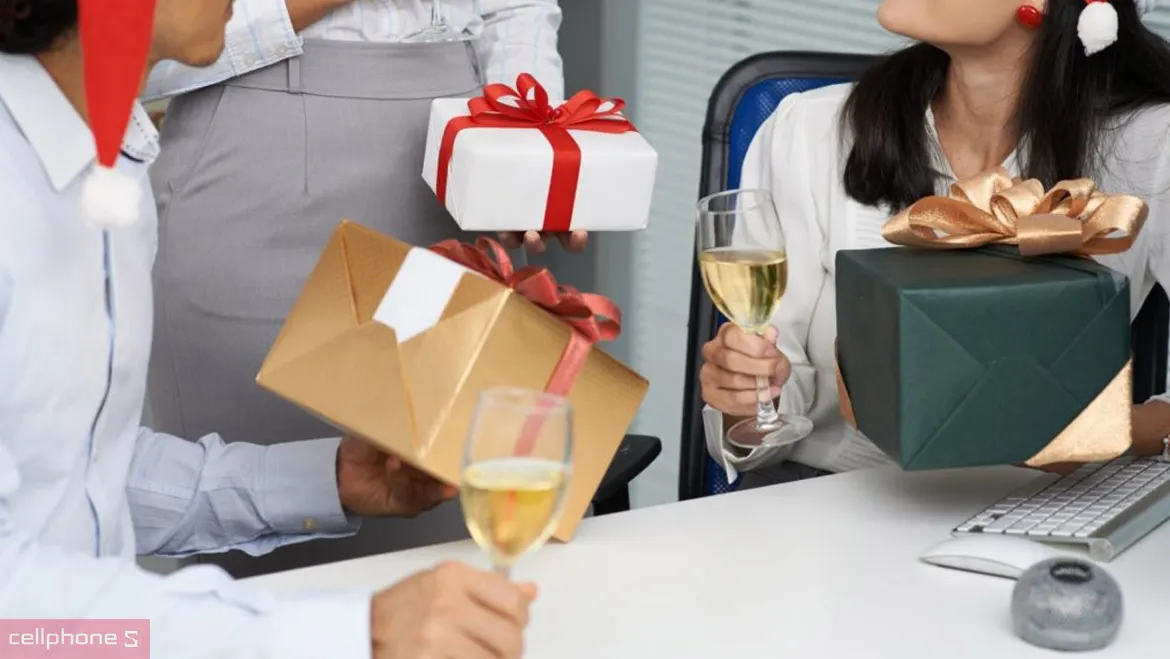 Ý nghĩa tặng quà Tết cho nhân viên công ty