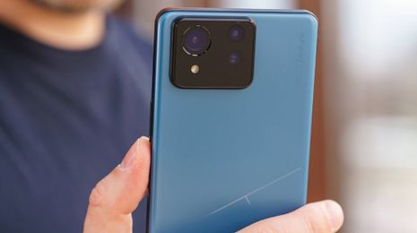Trên tay ZenFone 11 Ultra: Song sinh với ROG Phone 8, Snapdragon 8 Gen 3, màn hình 144Hz, giá từ 26 triệu