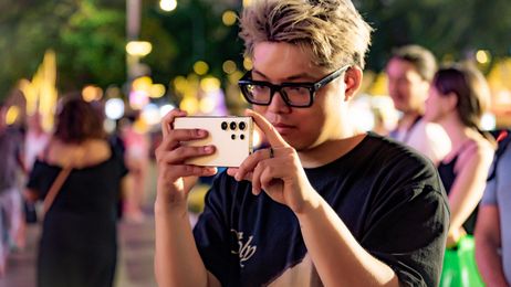 Tìm điện thoại đi concert, đu idol? Chắc chắn phải là Galaxy S24 Ultra với Mắt Thần Bóng Đêm và zoom 100x