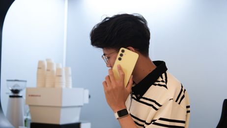 Trên tay Galaxy A35 5G: Mặt lưng kính cao cấp, hiệu năng tốt, camera chụp ảnh đẹp, giá từ 8.29 triệu đồng