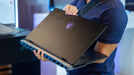 Trên tay MSI Titan 18HX: Laptop rồng cấu hình khủng long, màn miniLED 4K, 149 triệu cho ông trùm gaming